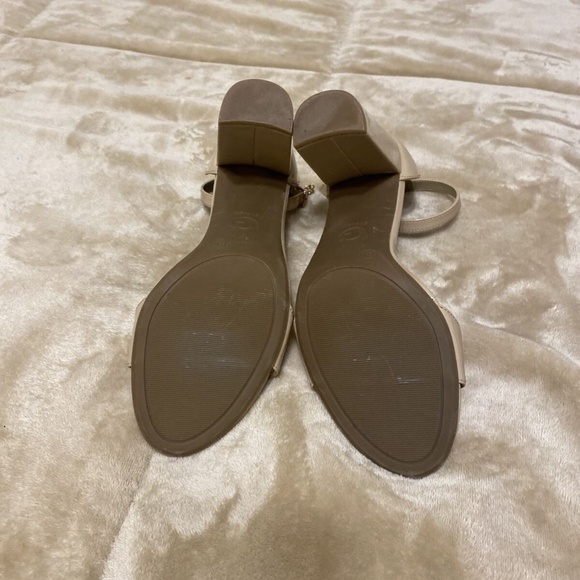 G by Guess "Shantel" Size 10M Solid Beige Open-Toe Casual Ankle Strap Sandals - Picture 5 of 6